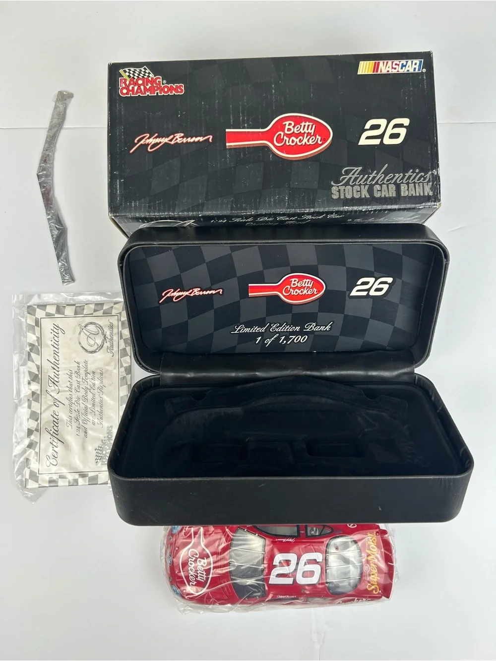 Racing Champions Johnny Benson 26 Betty Crocker 1:24 Diecast LE 195/1700 w/Cards